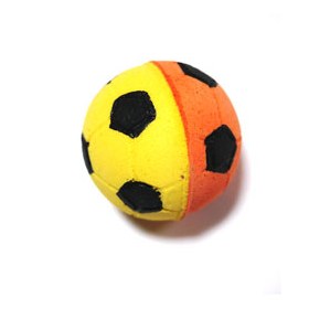 Игрушка мяч футбольный для кошек двухцветный Triol 4см