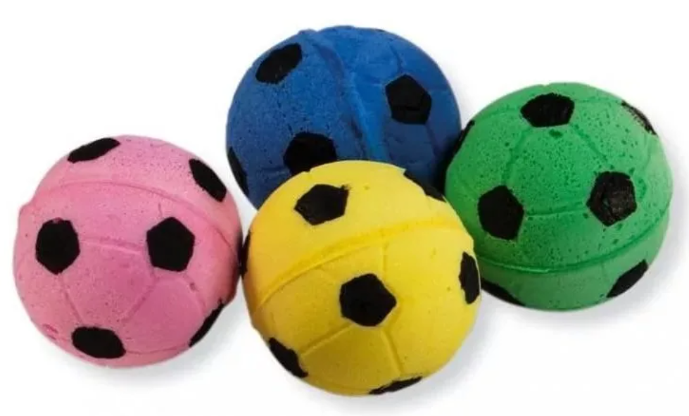 Игрушка мяч футбольный зефирный для кошек одноцветный Triol 01n