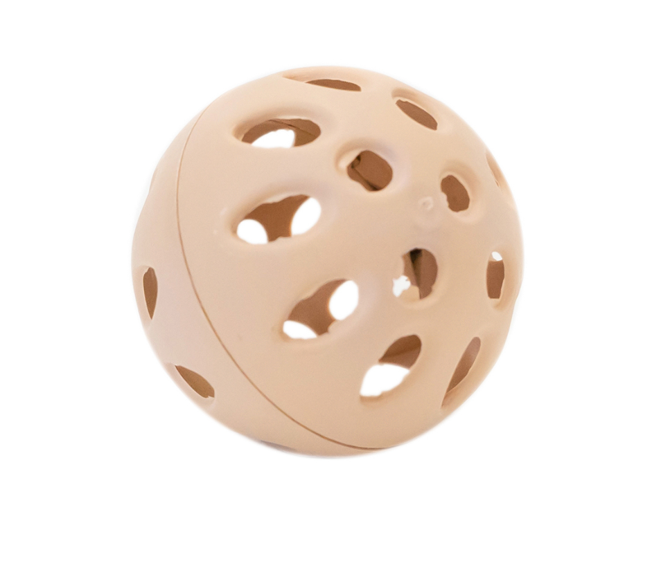 Игрушка мяч пластмассовый для кошек бежевый Дарэленд 4.5см
