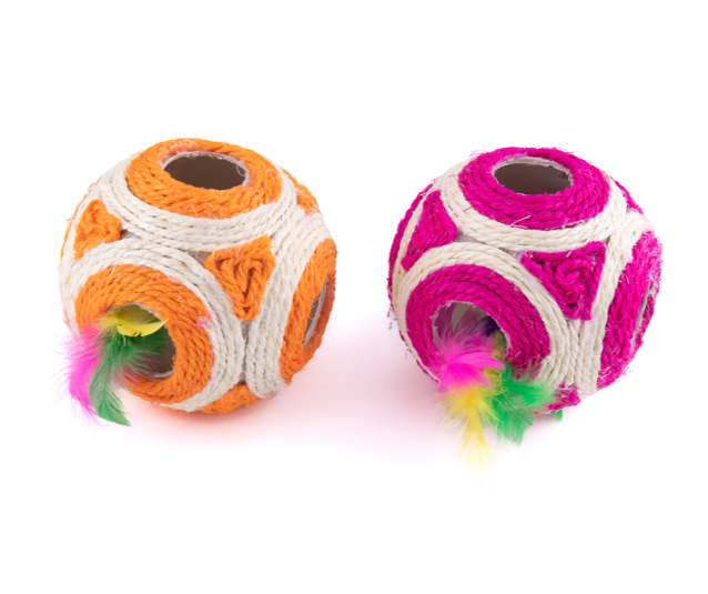 Игрушка шар для кошек с отверстиями и шариком с перьями 11см 10922-8632