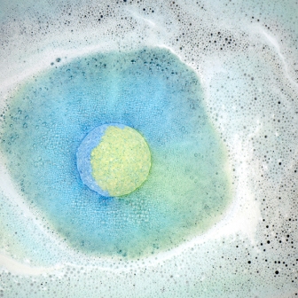 Trixiki бомбочка для ванны двухцветная синий-зеленый с ароматом сладкая газировка 110гр